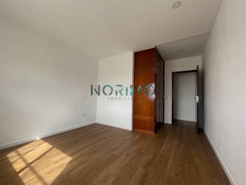 T2 Centro da Póvoa de Varzim com lugar de garagem e elevador 195.000€