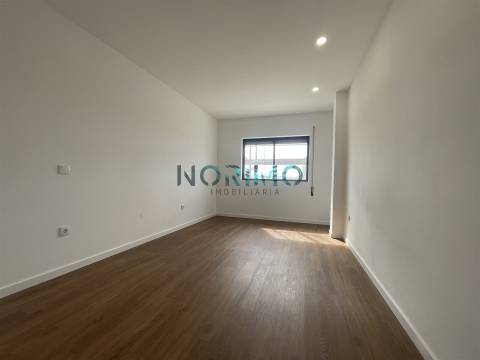 T2 Centro da Póvoa de Varzim com lugar de garagem e elevador 195.000€