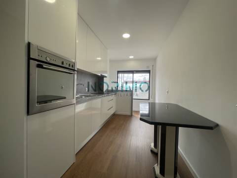 T2 Centro da Póvoa de Varzim com lugar de garagem e elevador 195.000€