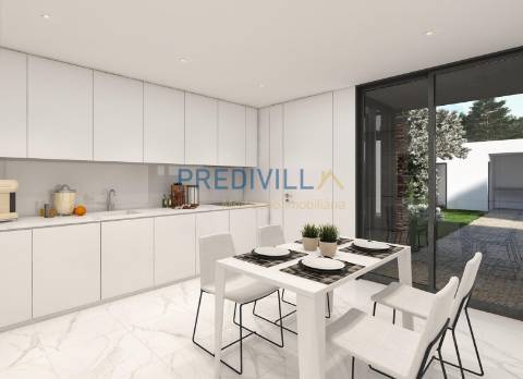 Moradia Geminada T3+1 Venda em Castêlo da Maia,Maia