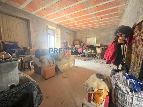 Moradia Devoluta T2 Venda em Castêlo da Maia,Maia