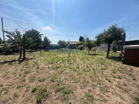 Terreno Para Construção  Venda em Castêlo da Maia,Maia