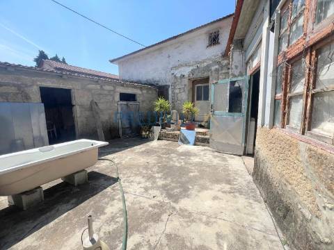 Moradia Devoluta T2 Venda em Castêlo da Maia,Maia