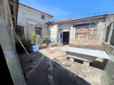 Moradia Devoluta T2 Venda em Castêlo da Maia,Maia