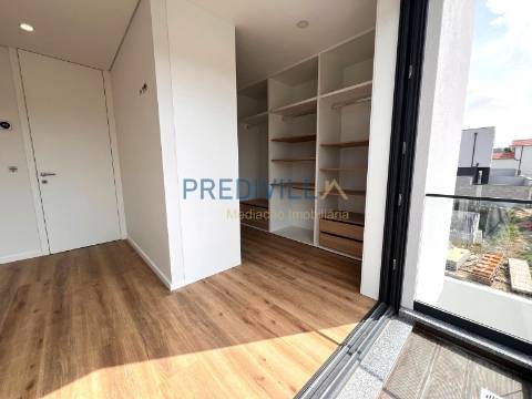 Moradia Geminada T4 Venda em Vilar e Mosteiró,Vila do Conde