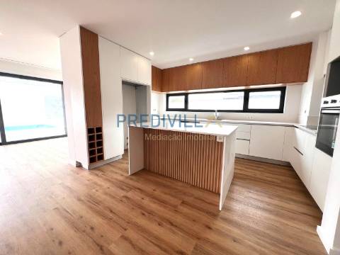 Moradia Geminada T4 Venda em Vilar e Mosteiró,Vila do Conde