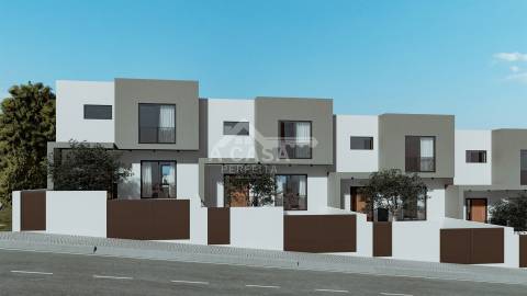 Moradia em Banda T3 nova