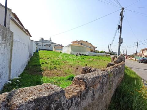 Terreno para construção com 1014 m2 e cerca de 45 m de frente em Pardilhó