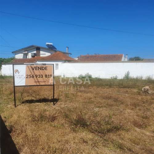Terreno para construção com 1014 m2 e cerca de 45 m de frente em Pardilhó
