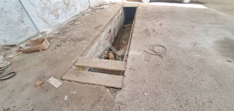 Armazém com 910 m2 inserido num terreno com a área total de 2.780 m2 em São Miguel do Souto