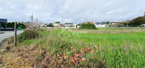 Terreno para construção de 5615 m2 de 3 frentes em São Roque