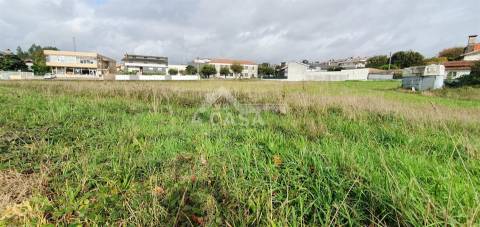 Terreno para construção de 5615 m2 de 3 frentes em São Roque