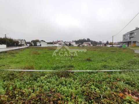 Terreno para construção de 5615 m2 de 3 frentes em São Roque