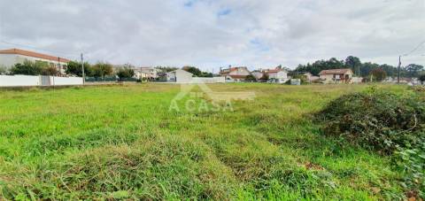 Terreno para construção de 5615 m2 de 3 frentes em São Roque