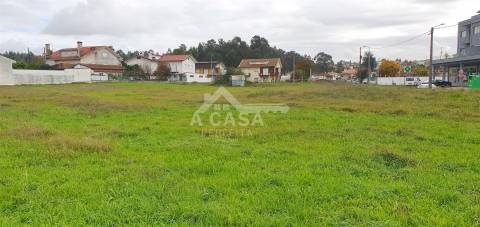 Terreno para construção de 5615 m2 de 3 frentes em São Roque