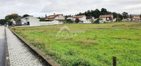 Terreno para construção de 5615 m2 de 3 frentes em São Roque