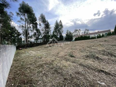 Terreno para construção de 1200 m2 e cerca de 25 m de frente em Fiães