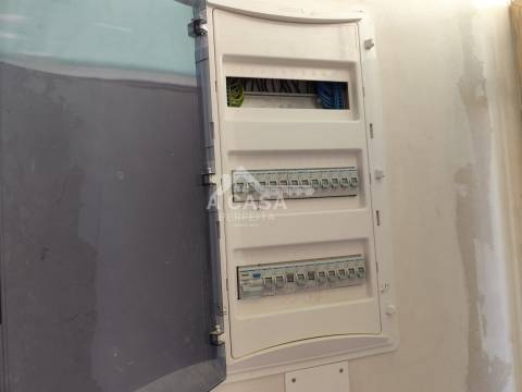 Moradia T3 Isolada para restauro de 2 pisos, garagem para 1 carro e anexo em Macieira de Sarnes