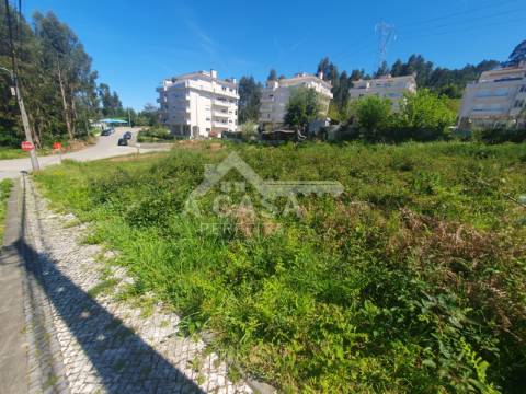 Terreno para construção de 587 m2 em Maceira de Sarnes