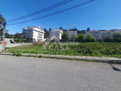 Terreno para construção de 587 m2 em Maceira de Sarnes