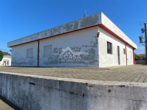 Armazém com 2.790 m2 para venda ou possibilidade de arrendamento em São Miguel do Souto