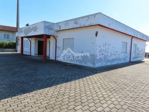 Armazém com 2.790 m2 para venda ou possibilidade de arrendamento em São Miguel do Souto