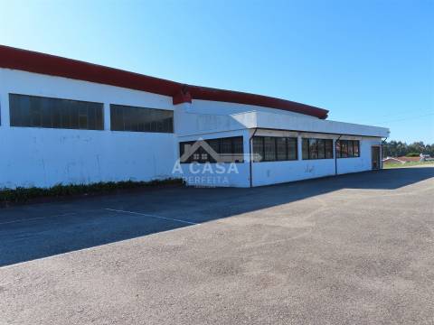 Armazém com 2.790 m2 para venda ou possibilidade de arrendamento em São Miguel do Souto