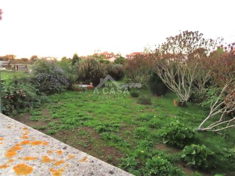 Terreno com viabilidade de construção com 1900 m2 e 15 m de frente em Guetim