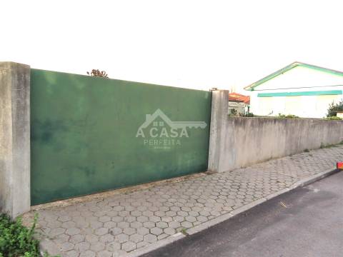 Terreno com viabilidade de construção com 1900 m2 e 15 m de frente em Guetim