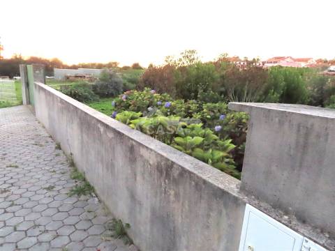 Terreno com viabilidade de construção com 1900 m2 e 15 m de frente em Guetim