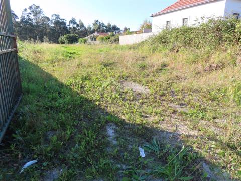 Terreno para construção com 810 m2 e de 10 m de frente em São Miguel do Souto