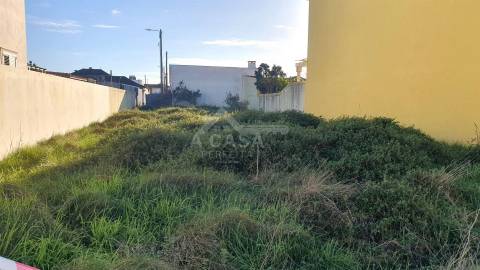 Lote de terreno de 280 m2 com 10 m de frentepara construção no Furadouro