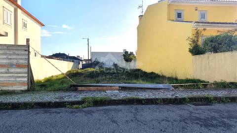 Lote de terreno de 280 m2 com 10 m de frentepara construção no Furadouro