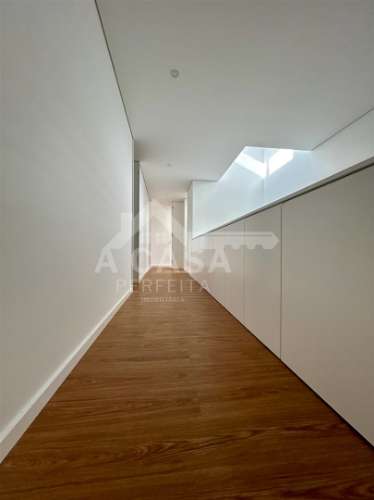 Moradia T3 Geminada nova de luxo com garagem para 2 carros e toda equipada com domótica