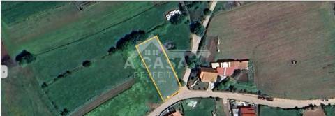 Terreno para construção de 1221 m2 com cerca de 20 m de frente em Canelas