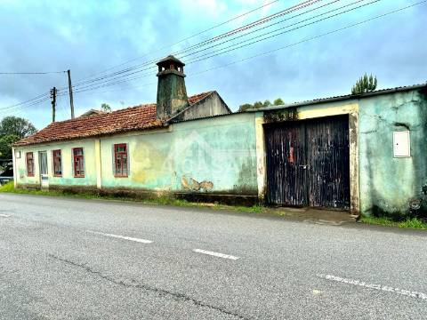 Moradia Isolada T2 Térrea para restauro com garagem em Arada