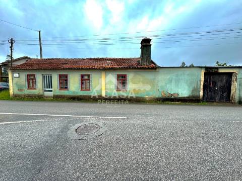 Moradia Isolada T2 Térrea para restauro com garagem em Arada