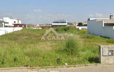 Lote de terreno para construção de moradia isolada em São João