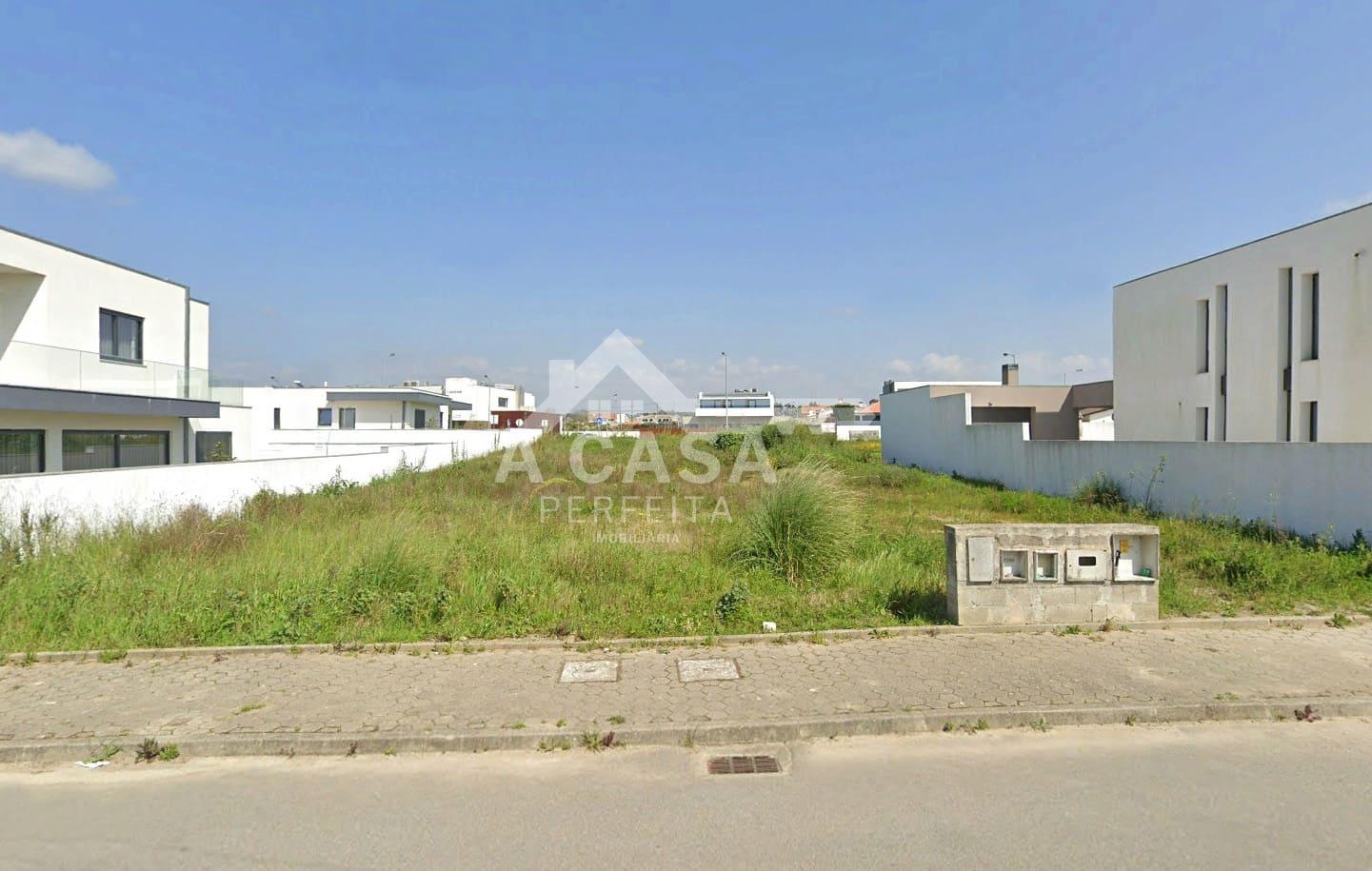 Lote de terreno para construção de moradia isolada em São João