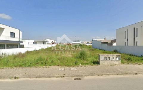 Lote de terreno para construção de moradia isolada em São João