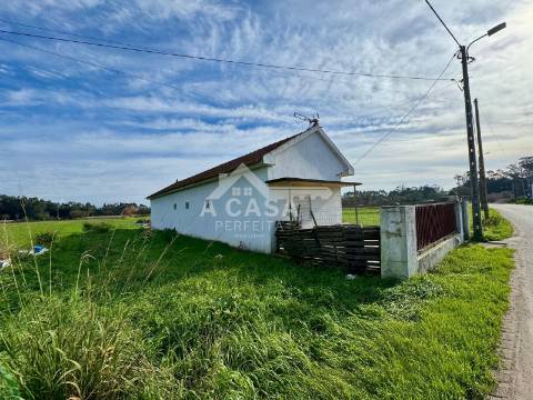 Moradia isolada térrea T3 com terreno no Bunheiro