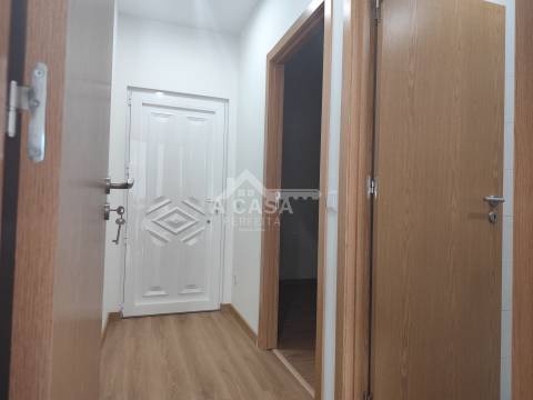 Moradia geminada T2 térrea toda remodelada com anexos e terreno - São Vicente de Pereira Jusã