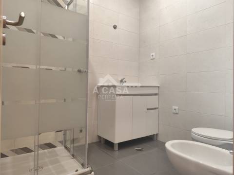 Moradia geminada T2 térrea toda remodelada com anexos e terreno - São Vicente de Pereira Jusã