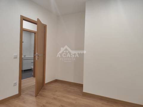 Moradia geminada T2 térrea toda remodelada com anexos e terreno - São Vicente de Pereira Jusã