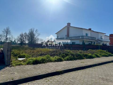 Lote de Terreno de 750 m2 com 15 m de frente