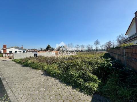 Lote de Terreno de 750 m2 com 15 m de frente