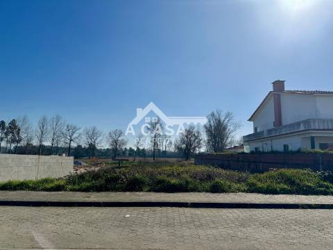 Lote de Terreno de 750 m2 com 15 m de frente