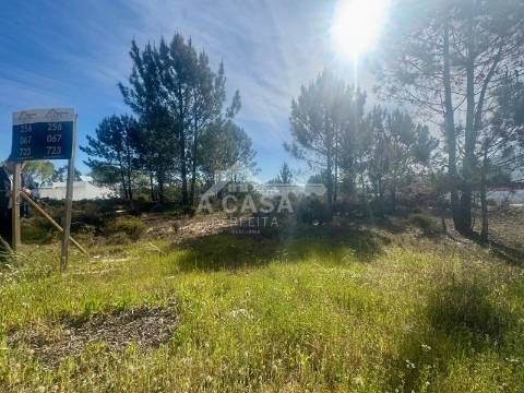 Lote de Terreno de 576 m2 com cerca de 18 m de frente em Ovar