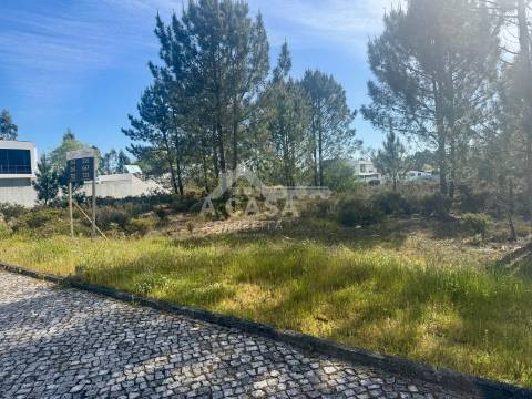 Lote de Terreno de 576 m2 com cerca de 18 m de frente em Ovar
