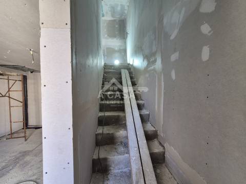 Prédio todo remodelado com 2 moradias T2 e 1 moradia T1 independentes em Souto